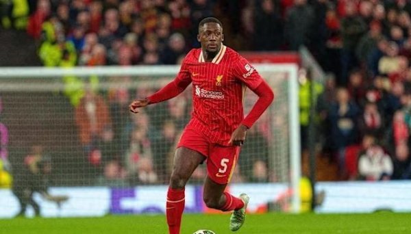 中金宸大 转会传闻汇总：曼联盯上莱奥，沙特天价邀梅西，蓝军突袭拉什福德